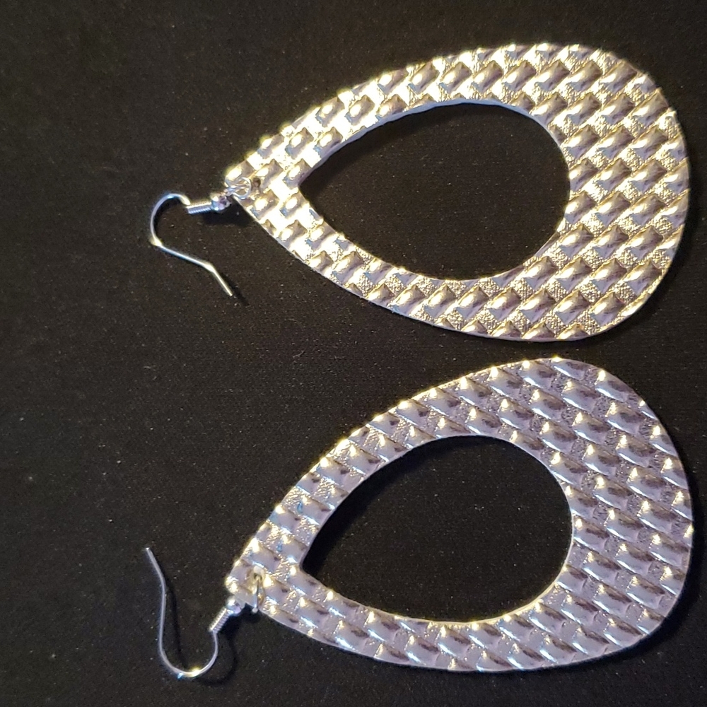 Dangle faux leather earrings